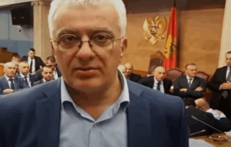 'KAO PAUK UVLAČI U SVOJU MREŽU POSUSTALE': Andrija Mandić 'OPLEO' po predsedniku 'Milo je INTRIGANT i SMUTLJIVAC'